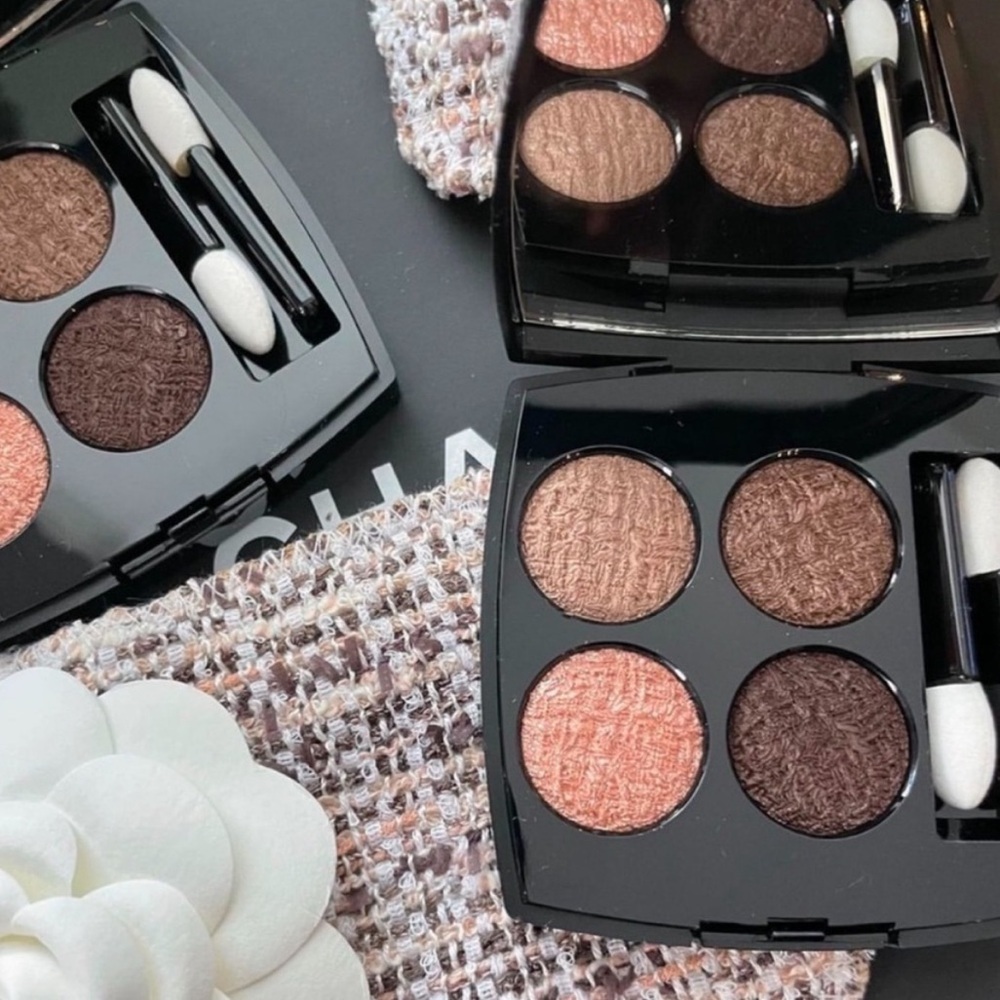 BNIB CHANEL limited edition tweed edition eye shadow palette Host pick ⭐️